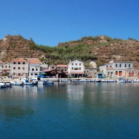 Apartment In With Air Conditioning, Wi-fi *