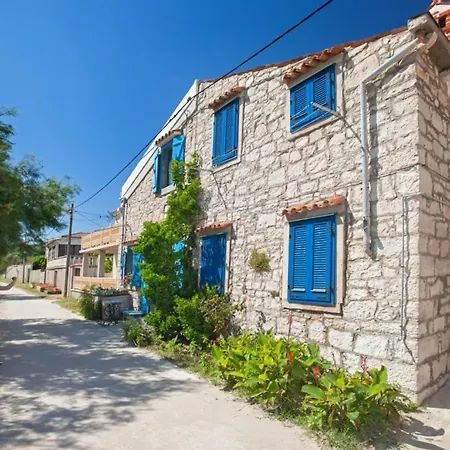 In With Air Conditioning, Wi-fi *